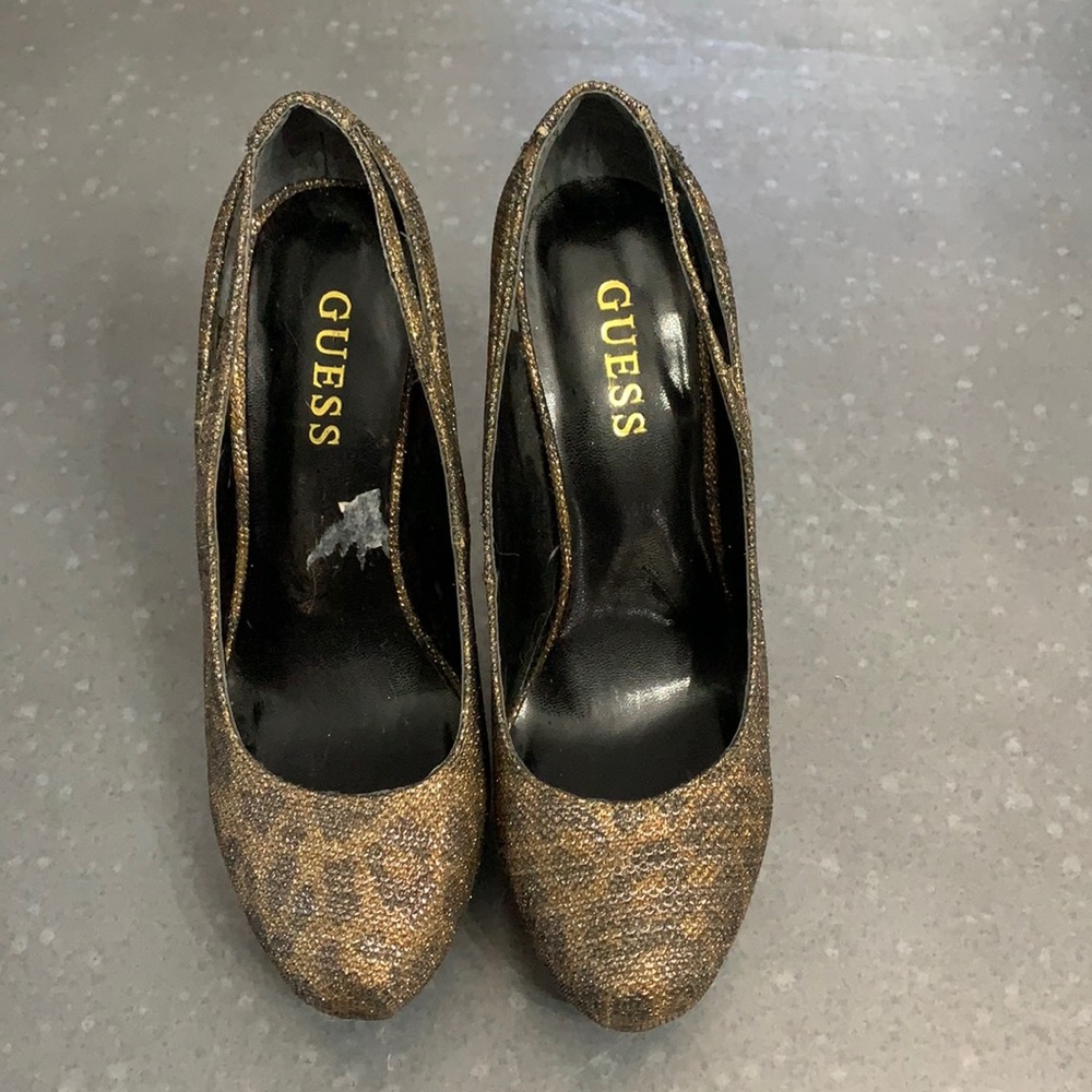 Cheetah sparkly Guess pumps 6 1/2
